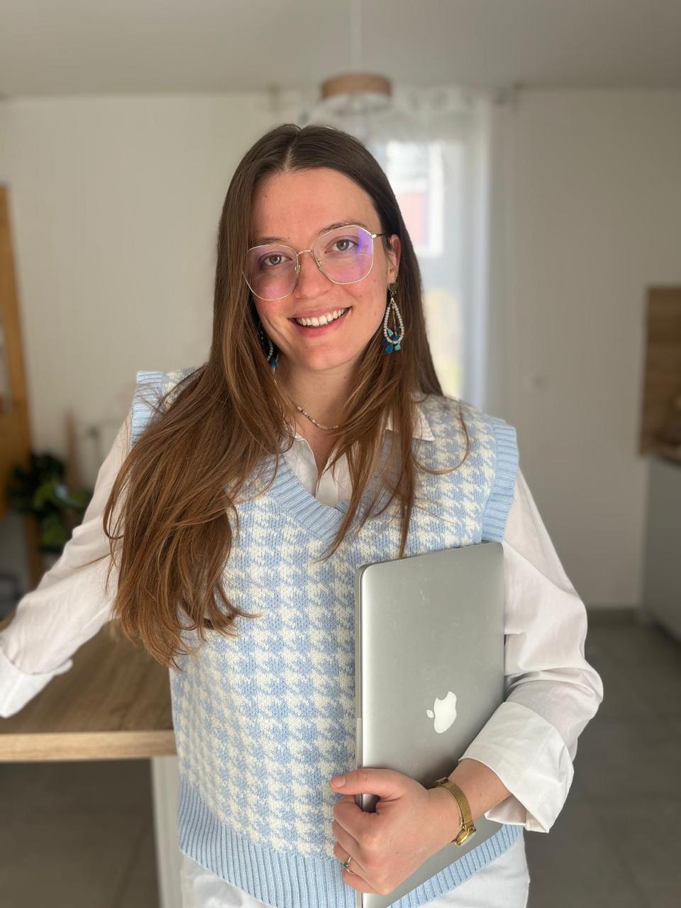 Célia, Community Manager freelance